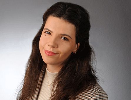 Ein Portrait von Laura Schiller